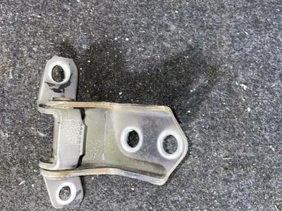 Петля двери Mazda 3 BK 2 2009 перед. лев. (б/у)