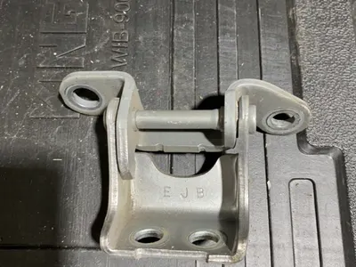 Петля двери Honda Civic 4D 2008 задн. (б/у)