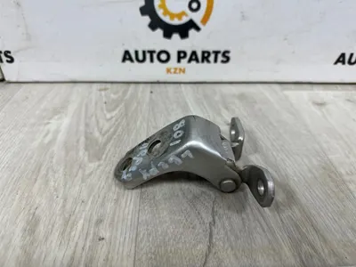 Петля двери Honda Civic 4D перед. лев. (б/у)