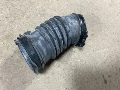 Патрубок дроссельной заслонки Mazda 3 BP РЕ (б/у)