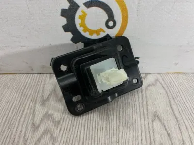 Кронштейн решетки радиатора Mazda CX-5 KF PY 2020 прав. (б/у)