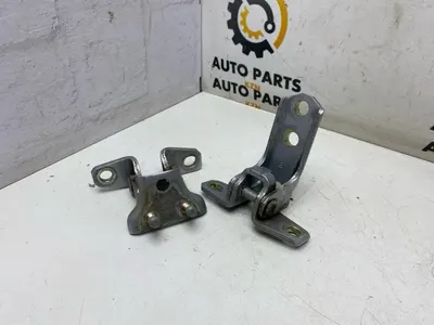 Петля двери Mitsubishi Outlander XL 4B12/2.4Л задн. прав. (б/у)