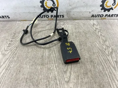 Замок ремня безопасности Mitsubishi Outlander 3 2.4 4B12 2018 (б/у)