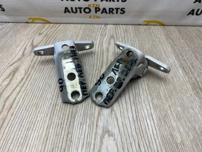 Петля двери Mitsubishi Outlander 3 2.4 перед. лев. (б/у)