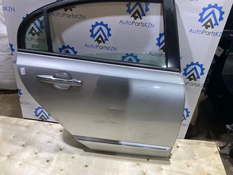Дверь Honda Civic задн. прав. (б/у)