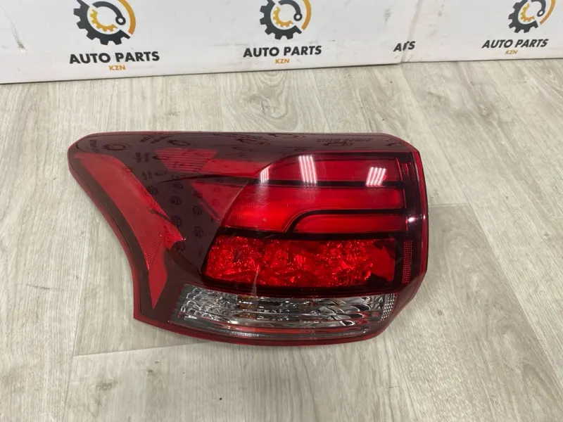 Фонарь задний Mitsubishi Outlander 3 2.0 4B11 лев. (б/у)