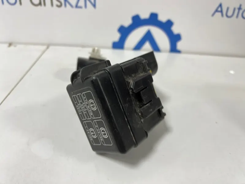 Блок предохранителей Mitsubishi Outlander 3 2.0 4B11 (б/у)