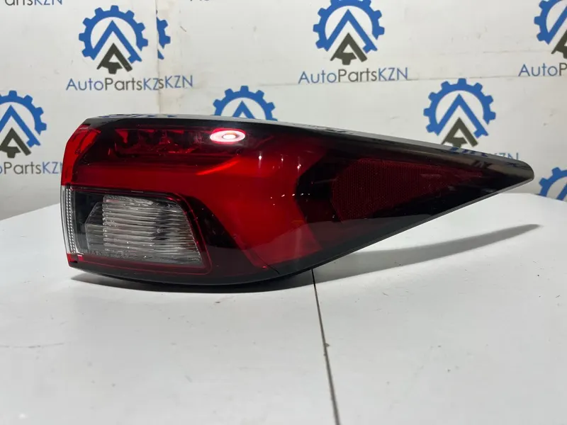 Фонарь задний Mitsubishi Outlander 4 GM PR прав. (б/у)