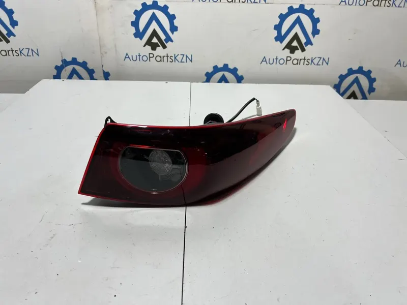 Фонарь Mazda 3 2022 задн. прав. (б/у)