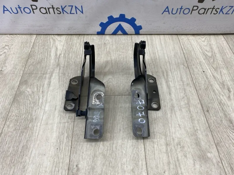 Петля капота Mitsubishi Outlander 3 (б/у)