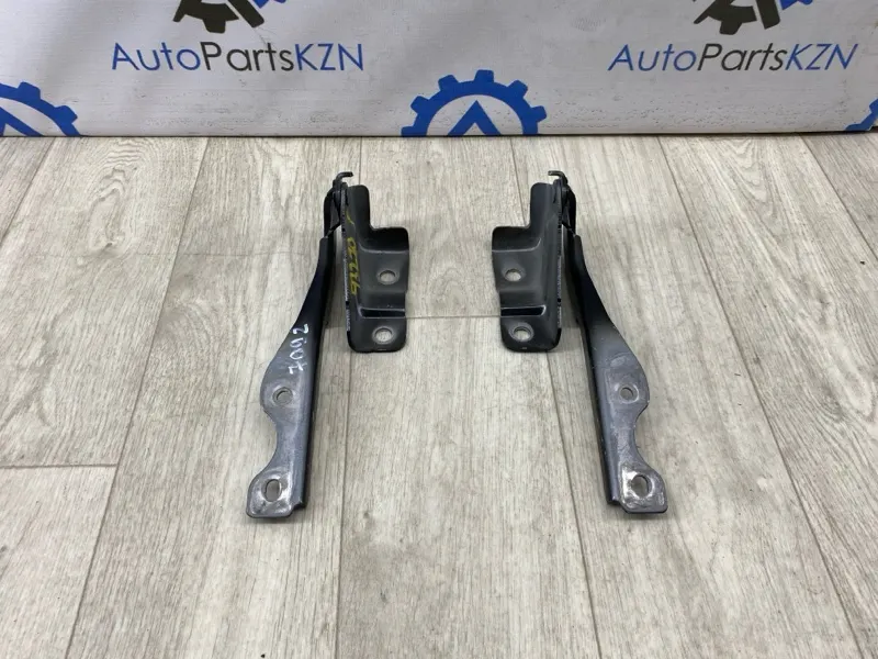 Петля капота Mazda CX-30 РЕ 2.0 (б/у)