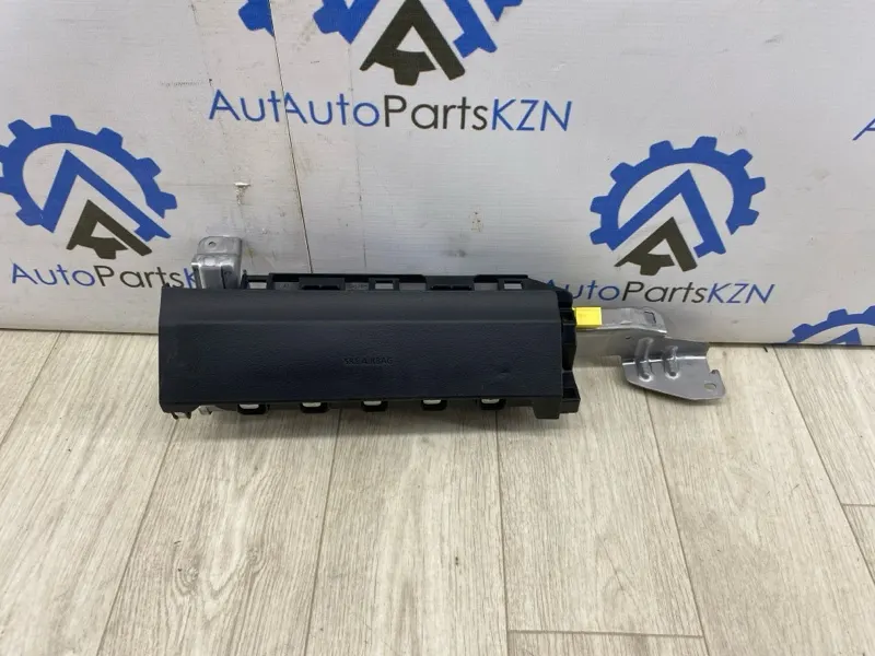 Подушка безопасности в колени Mazda CX-30 (б/у)