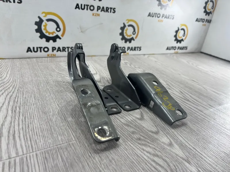 Петля капота Mitsubishi ASX 2.0 4B11 (б/у)