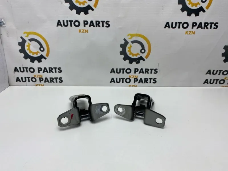 Петля двери Mitsubishi Outlander 3 перед. прав. (б/у)