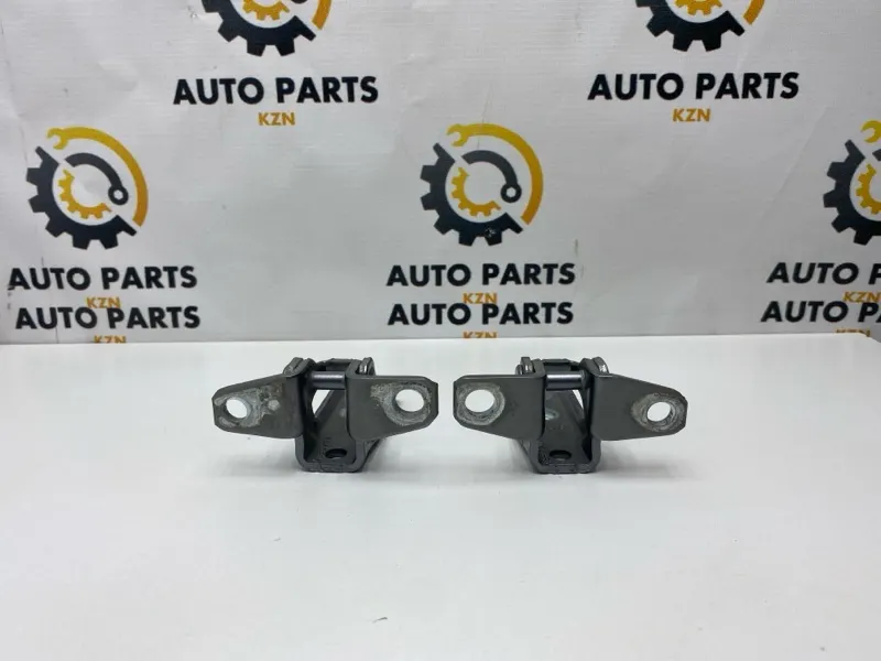 Петля двери Mitsubishi ASX 2.0 4B11 перед. лев. (б/у)