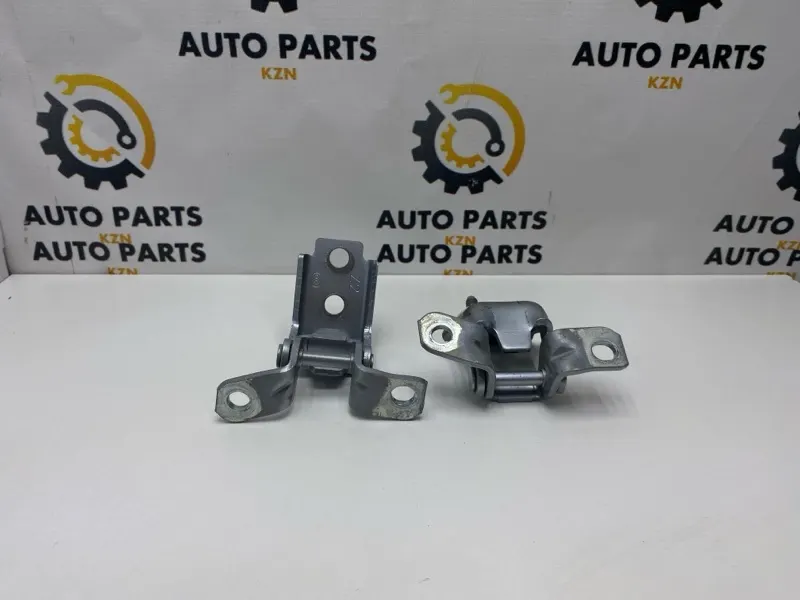 Петля двери Mazda CX-30 2.0 2021 задн. лев. (б/у)