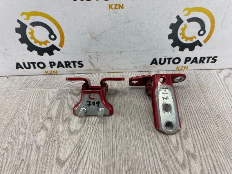 Петля двери Mitsubishi Outlander 3 4B12 задн. лев. (б/у)