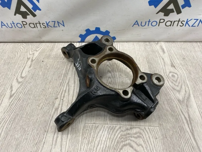 Кулак поворотный Mazda CX-5 KF PY 2.5 перед. прав. (б/у)