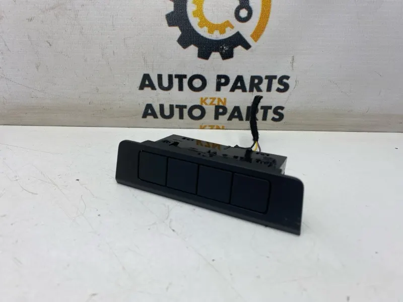 Кнопка открывания багажника Mazda CX-30 (б/у)