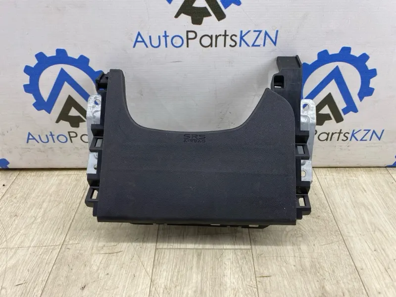 Подушка безопасности в колени Mitsubishi ASX 2.0 (б/у)