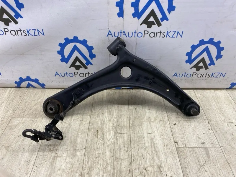 Рычаг подвески Mitsubishi Outlander XL 4B12 2.4 перед. прав. (б/у)