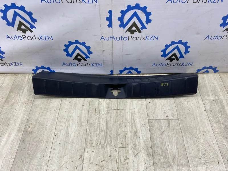 Накладка замка багажника Mitsubishi Outlander 3 2.4 4B12 2018 (б/у)