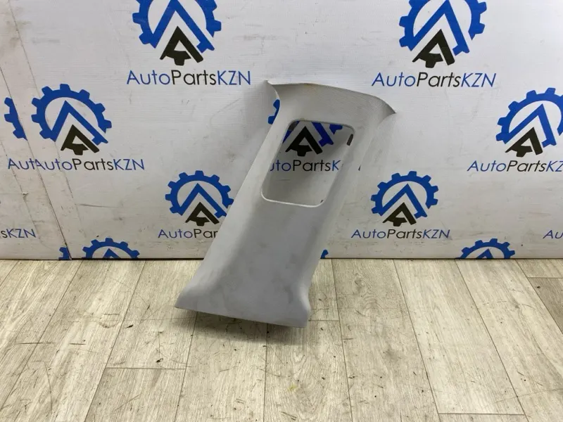 Накладка на стойку кузова Tesla Model Y SY6LR 2023 прав. (б/у)