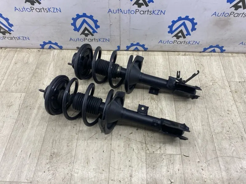 Амортизатор Mitsubishi Outlander XL 2.0 4B11 2012 перед. (б/у)