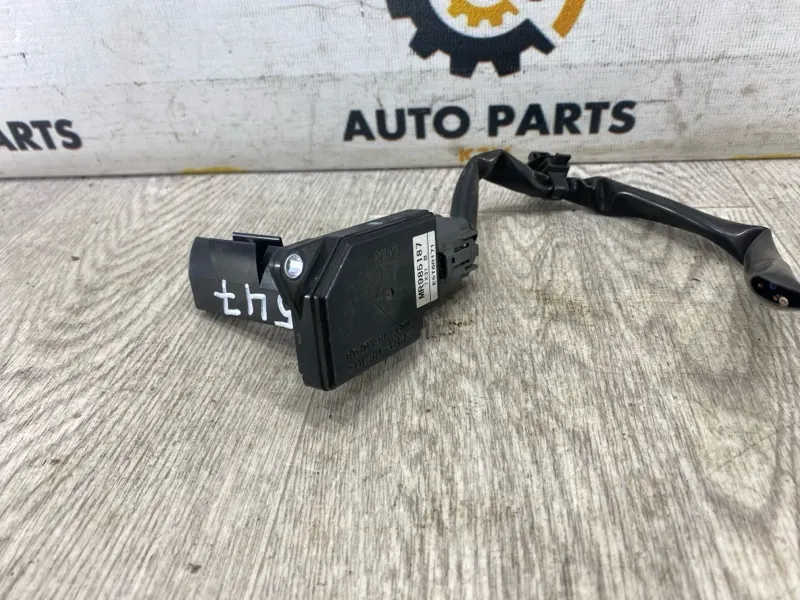 Датчик массового расхода воздуха Mitsubishi Outlander XL 3 2009 (б/у)