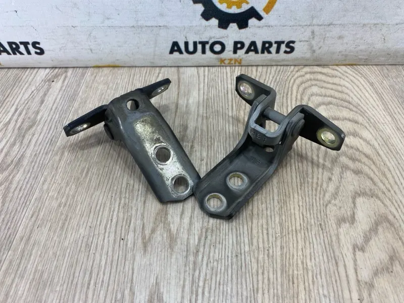 Петля двери Mitsubishi Outlander XL 3 2009 перед. лев. (б/у)
