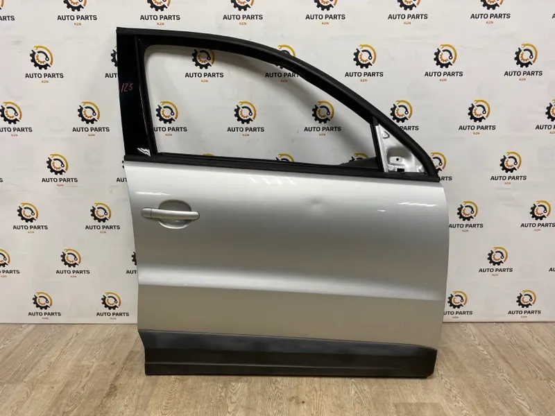 Дверь Volkswagen Tiguan 1 2.0 CCZD 2012 перед. прав. (б/у)
