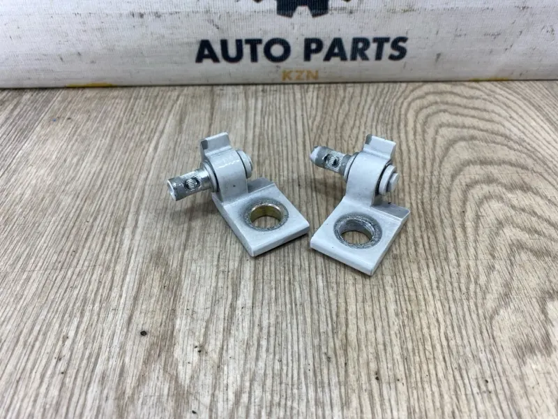 Петля двери Audi Q3 8U 2.0 CCZC 2013 перед. прав. (б/у)