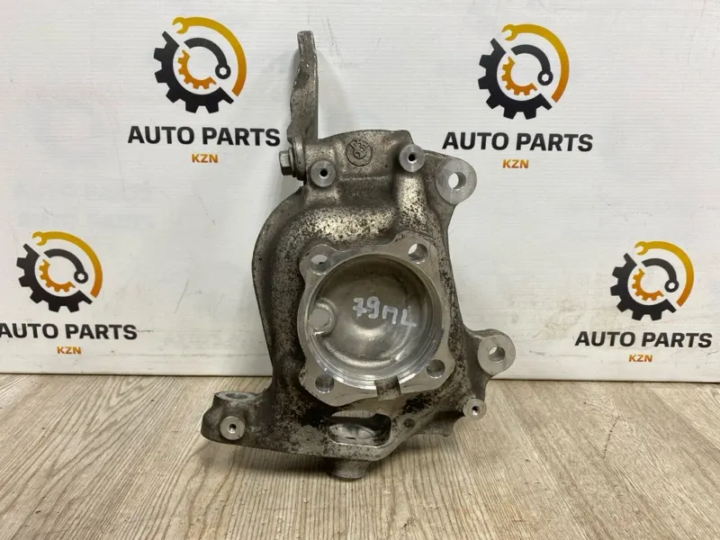 Кулак поворотный BMW 5 E60 N52/3.0Л перед. лев. (б/у)