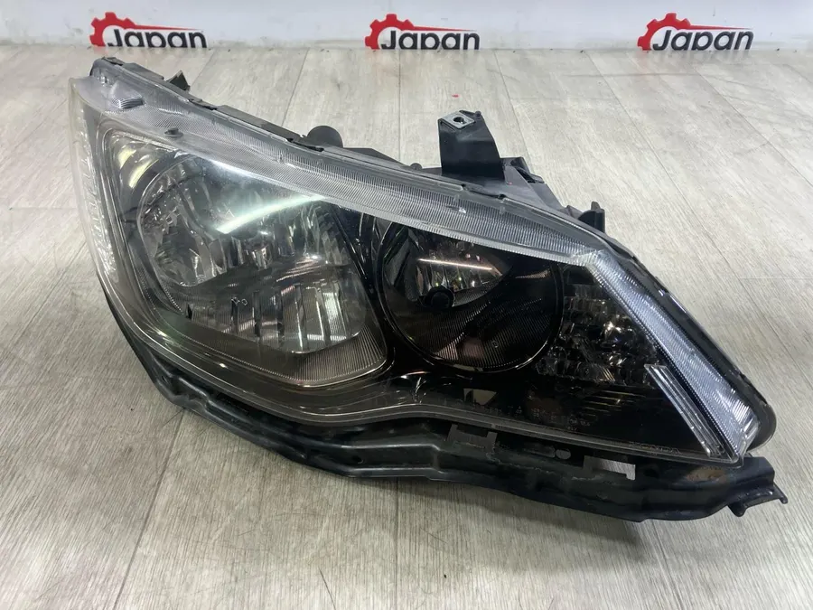 Фара галогеновая Honda Civic 4d 8 R18 2008 прав. (б/у)